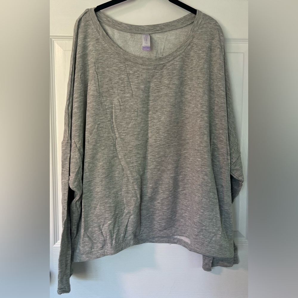 Women's Secret Treasures Light Gray Heather Pullover Sleepwear Top